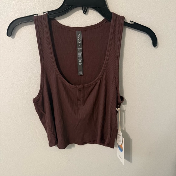 ❤️ Vuori Cove Crop Tank - Picture 1 of 9